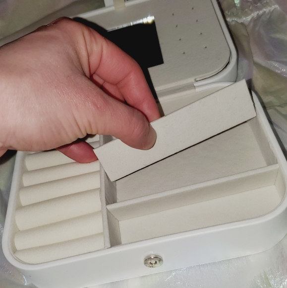 BNIB Portable Jewelry organizer for travel - Picture 16 of 16